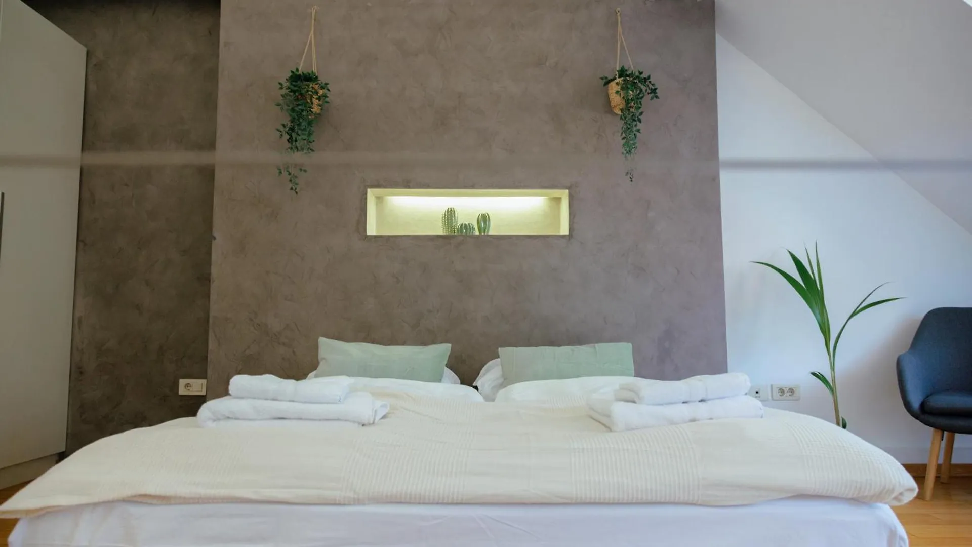 לובליאנה Bridge Apartments 0*,