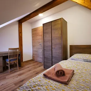 Metro 7 Apartment